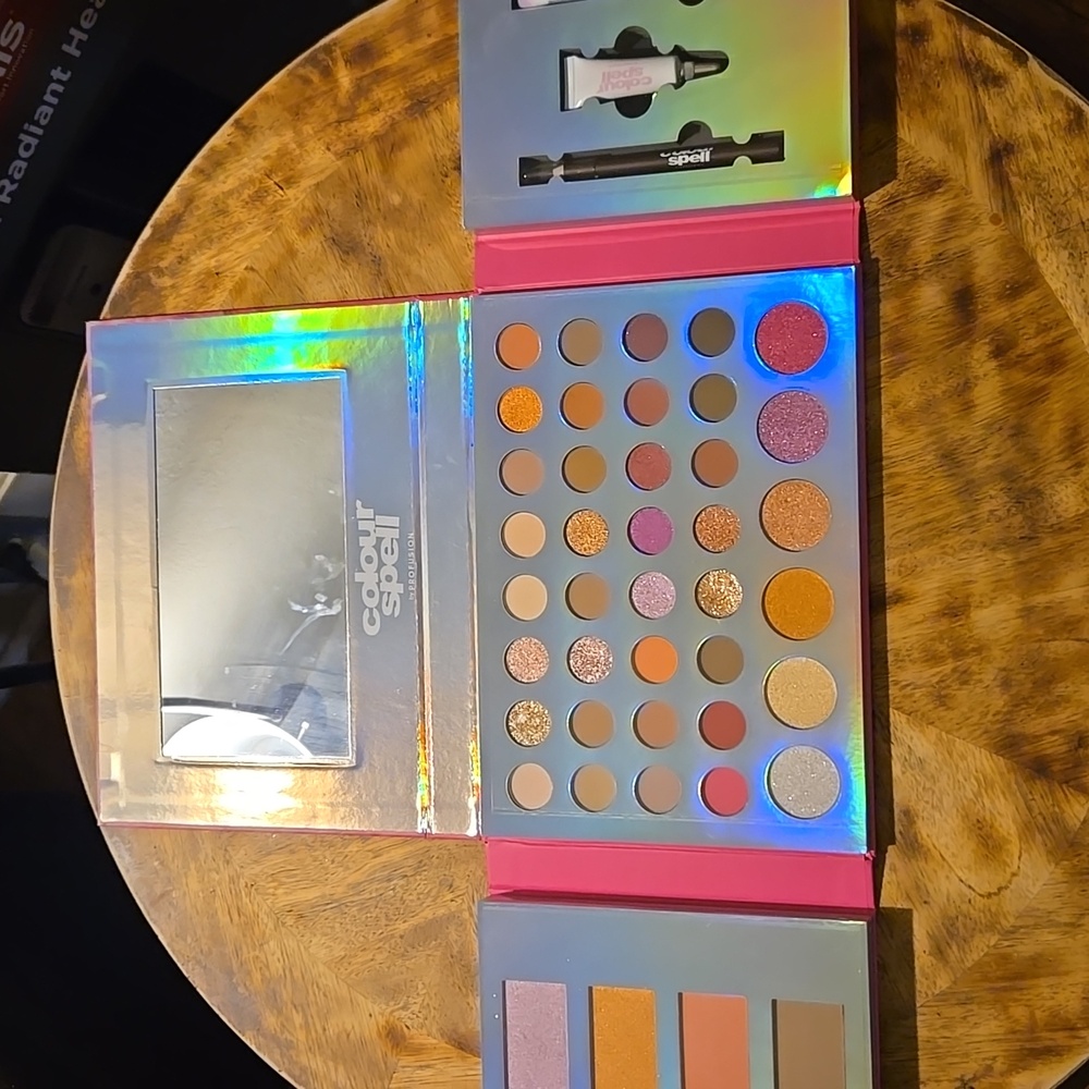 Makeup Set by Profusion - Picture 5 of 9